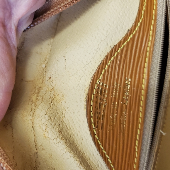 Bonini Italian leather Zip close Satchel - Picture 7 of 10